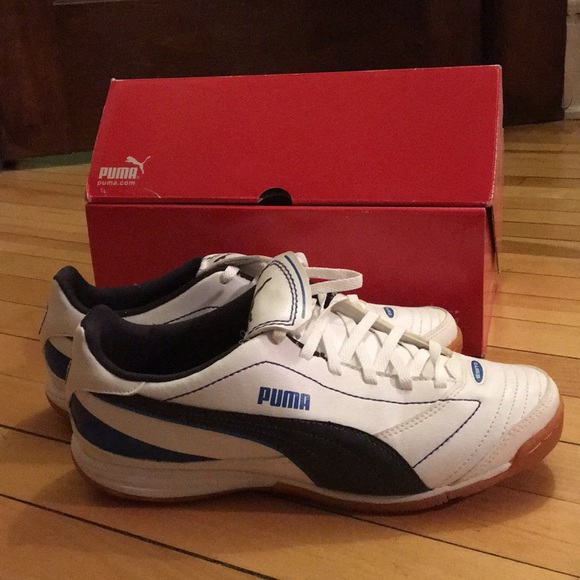 Puma indoor soccer cleats - Picture 1 of 3